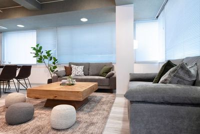 813_MillionLOUNGE西新宿 レンタルスペースの室内の写真