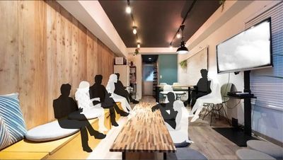 モノクロの人物を配置した内観画像です。スペースの利用イメージがわかりやすくしています。 - my time room 赤坂 my time room赤坂の室内の写真