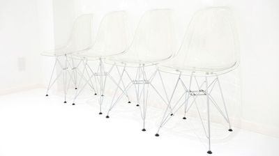 椅子は4脚ご用意しております。 - C.R.E.A.Mスタジオ（クリームスタジオ） "Spacey White" 仙台一番町店の設備の写真