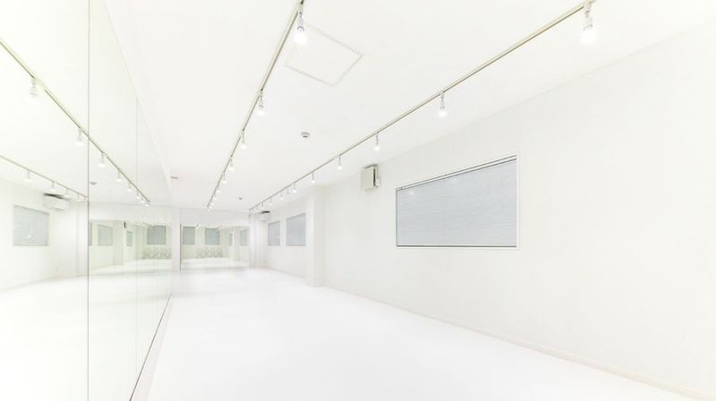 "Spacey White" 仙台一番町店 - C.R.E.A.Mスタジオ（クリームスタジオ）