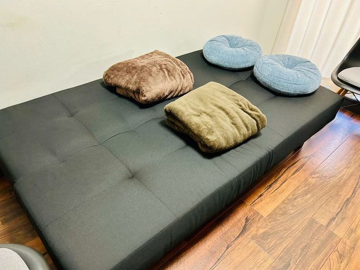 アクセントウォール🛋ホワイトボード、空気清浄機、ミシン🧵２５ - JK Room ビブレ西小倉B館