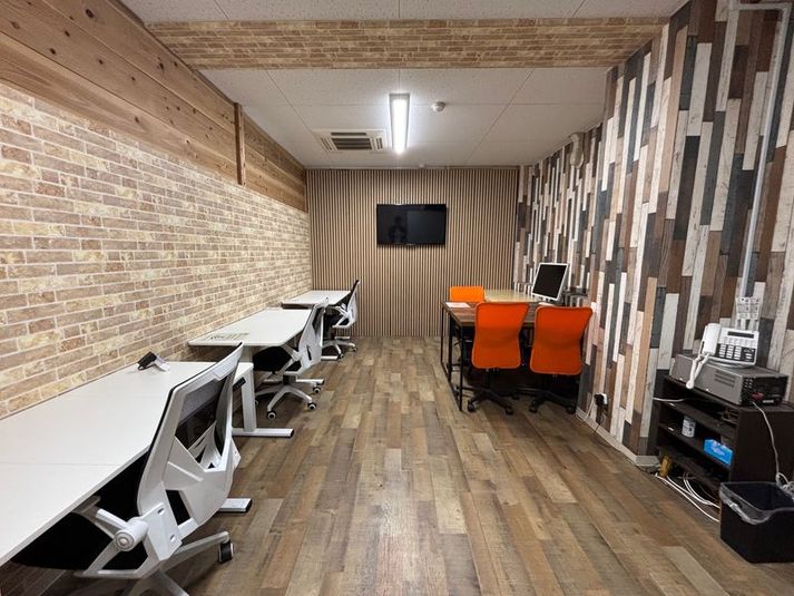 【特価￥495円～】オレンジワーク緑地公園店「会議室A」 - 【徒歩1分 駅前ビル】レンタルスペース オレンジワーク緑地公園店