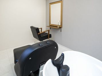 個室☆シャンプー台、カット面◎美容師さん、ヘッドスパにおすすめ♪ - リュイールレンタルベース