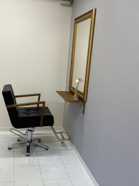 リュイールレンタルベース 個室☆駐車場有！シャンプー台＆カット面のあるレンタルサロンの室内の写真