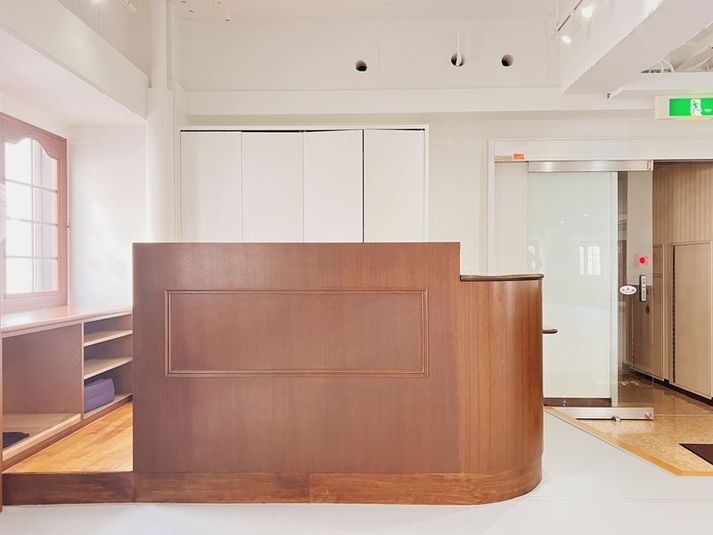 馬車道｜150㎡大型スタジオ｜プロ仕様TFリューム床｜一面鏡 - The DANCE HUB Yokohama