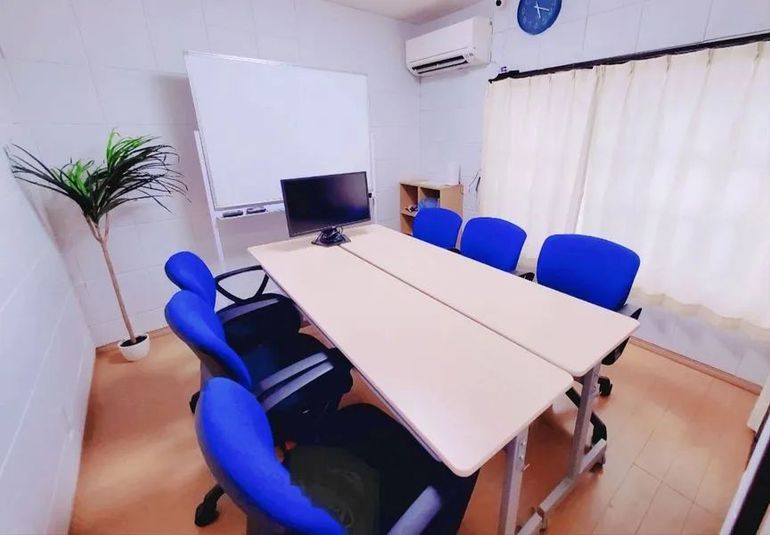 6人掛けのスペース - 奈良のレンタルスペース　オーバーレイの室内の写真