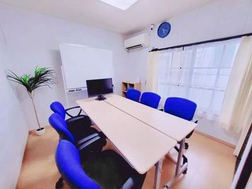 6人掛けのスペース - 奈良のレンタルスペース　オーバーレイの室内の写真