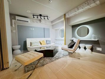 Luxury Sweet Hakata LSHakata 博多駅付近のLuxuryなデザイナーズ空間の室内の写真