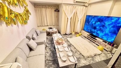 奥のこたつを使えば、10名様が対面一列に座れます。 - グッドワン新大阪Amouris 24H利用可☆室内防犯カメラ無し❣グッドワン新大阪Amourisの室内の写真