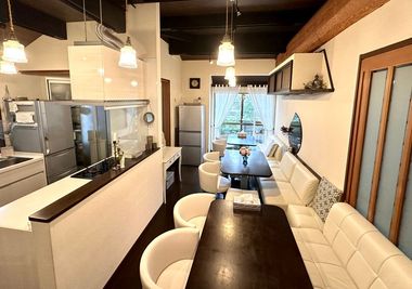 大型リビングキッチン - 古民家リゾート ~ Lamp ~ 古民家リゾート-Lamp-の室内の写真