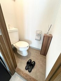 清潔感ある落ち着いたお手洗い - レンタルピラティススタジオAivic渋谷2号店【Aスペース】の設備の写真