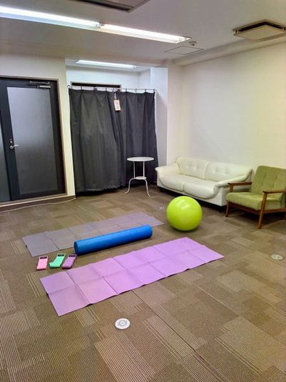 ヨガ、ストレッチ、くつろぎスペース - Tune Up ジム
