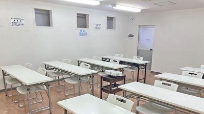 物販会場としてもご利用頂けます - 高崎白銀ビル貸し会議室 第四会議室【3名掛け最大24席】の室内の写真