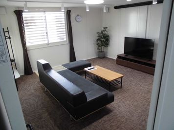 【Living1】✨U-SPACE新潟店✨テレビ＆ソファ付きの快適空間で、家族や友人との団らんに♪Wi-Fi/新潟市 - U-SPACE　新潟店