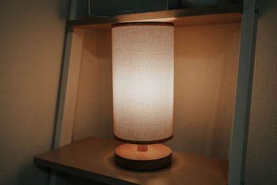 【間接照明】
コードについたスイッチからON/OFFの切り替えが行えます。
部屋を暗くして落ち着いた雰囲気を演出する際にご利用ください。 - レンタルサロンエアリ レンタルサロンエアリ　阪急豊中店の設備の写真