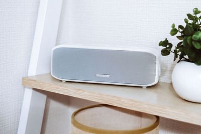 【Bluetoothスピーカー】
お客さまへ癒しのを時間を提供する際にぜひご利用ください。
施術中以外にもご利用可能。 - レンタルサロンエアリ レンタルサロンエアリ　阪急豊中店の設備の写真