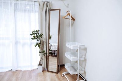 【ワゴンラック】
広々サイズで、多様な施術道具を置くことができます。 - レンタルサロンエアリ レンタルサロンエアリ　阪急豊中店の設備の写真