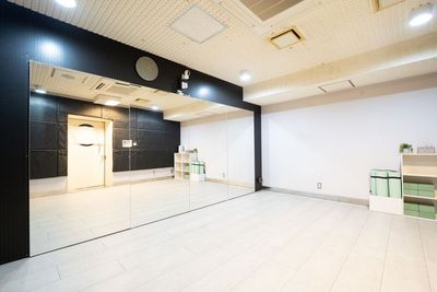 \NEW OPEN × いまだけオープン価格/ 千歳船橋駅徒歩1分、地下防音スタジオ。 更衣室・共有部・充実備品 - レンタルスタジオ PALETTE千歳船橋店
