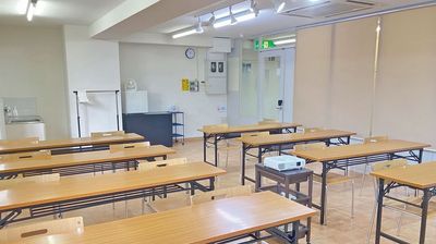 WiFiも完備しておりますので、ビジネスでのご利用にも適しております。 - 高崎白銀ビル貸し会議室 第三会議室【3名掛け最大24席】の室内の写真