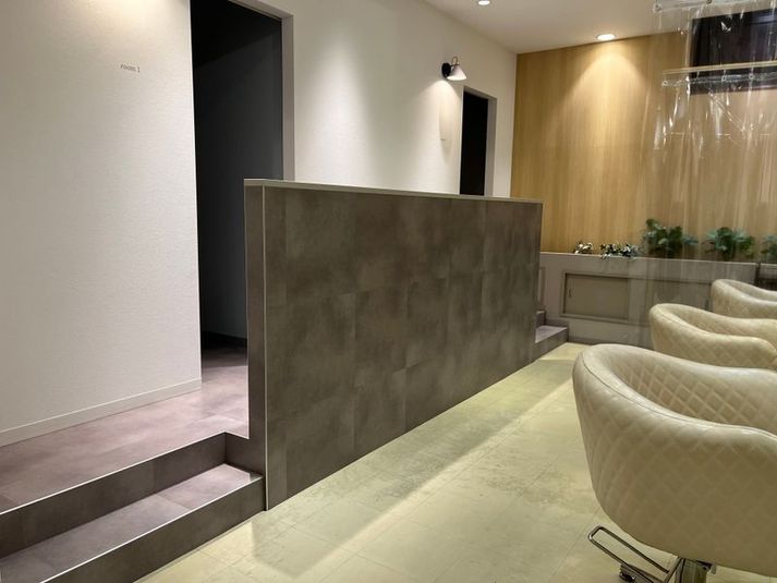 ヘア、アイ、フェイシャル施術可能な個室 - Rapport