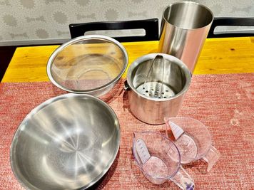 キッチンツール②
アイスペール、ワインクーラーもあります。 - 🌸矢場町＆栄パーティ向けレンタルスペース🌸 広いキッチン付きレンタルスペース THE ROOM矢場町＆栄02の設備の写真