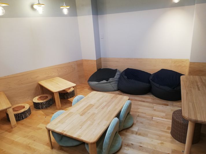 小上がりスペース - コワーキングスペースツナグ