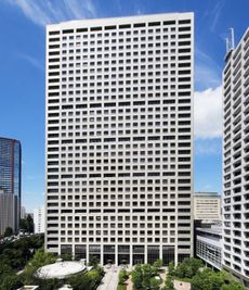 田町グランパークタワーの外観 - CocoDesk [FO-22] 田町　グランパークタワー　1階エントランス　２２番ブース CocoDesk [FO-22] の外観の写真