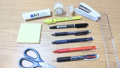 文房具もあります - R-BASE高田馬場 レンタルスペースの室内の写真