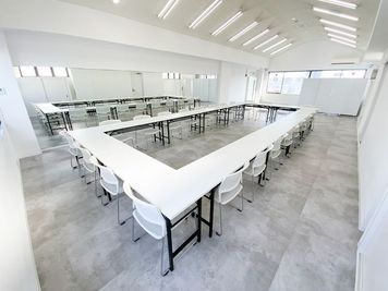 配置例（ロの字） - STUDIO７の室内の写真