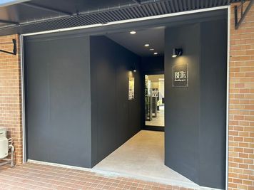 1階路面 - いいオフィス玉造 by BEL～Brick Enter Lab～ 6名用会議室の外観の写真