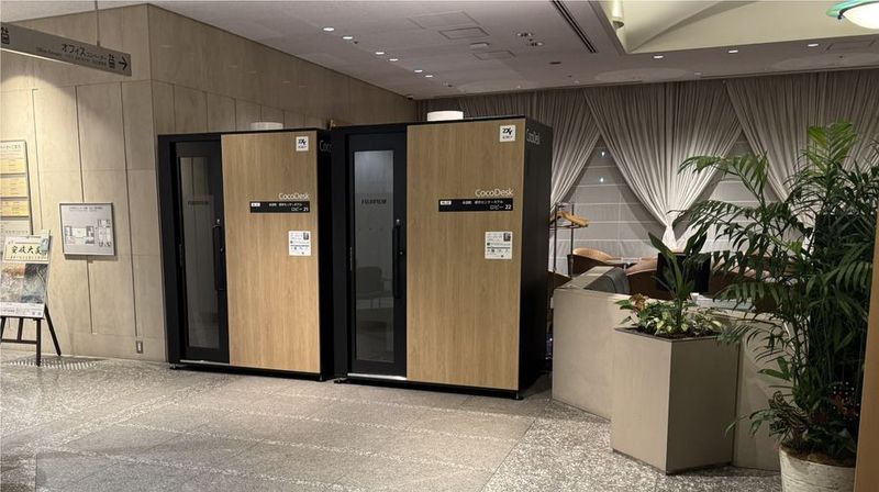 CocoDesk [KL-21] 永田町　都市センターホテル　ロビー　２１番ブース CocoDesk [KL-21]の室内の写真