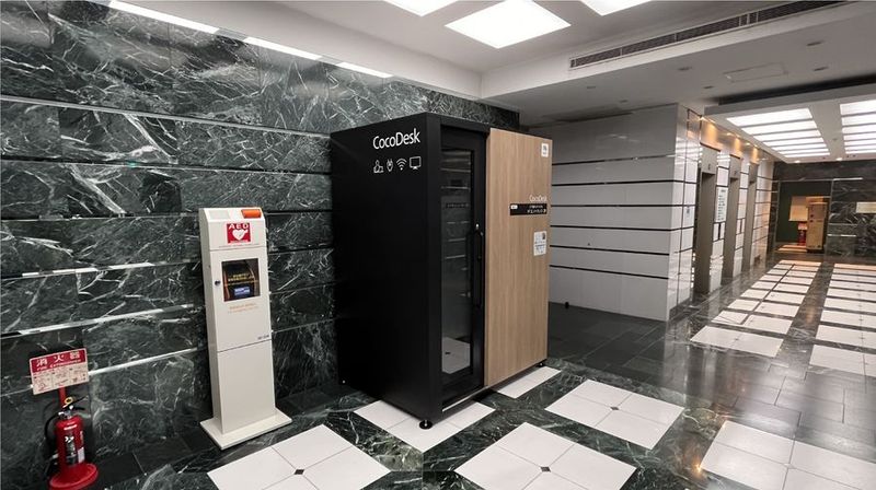 CocoDesk [EM-21] 八丁堀サンケイビル　1Fエントランス　２１番ブース CocoDesk [EM-21] の室内の写真