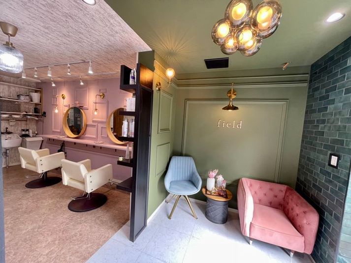 受け付け - field ⭐︎セット面4席⭐︎シャンプー台2台⭐︎築4年の美容室⭐︎の室内の写真