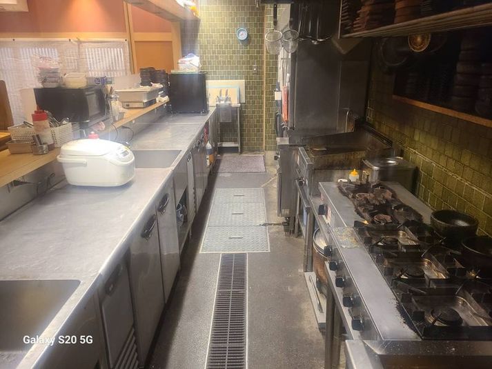 キッチン・TV3台・プロジェクター付フリースペース - 飯田橋アイガーデンテラス