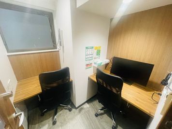 【西葛西駅から徒歩1分】モニター・フリードリンク付き2名個室(ブース7)※予約時間前は入室不可 - いいオフィス西葛西