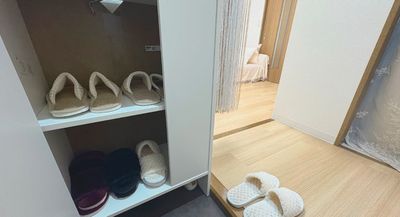 スリッパ
夏用・冬用ございます。 - レンタルサロン南森町 【南森町駅徒歩5分】広くて個室の好立地なレンタルサロンの設備の写真