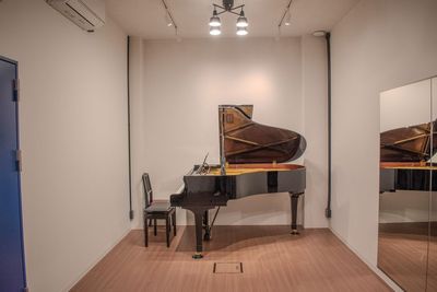 スタッフ常駐／桂駅徒歩2分／グランドピアノ常設／レッスン・伴奏合わせ・ミニコンサート／防音スタジオ - コーダ音楽スタジオ
