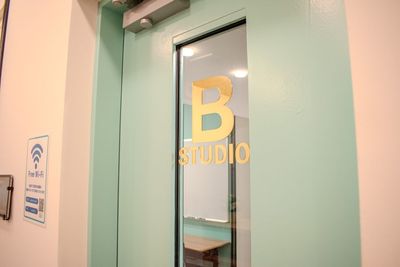 小さめのお部屋にグランドピアノで集中して練習したい方におすすめです。 - コーダ音楽スタジオ クラシック向け防音スタジオ【Bスタジオ】の室内の写真