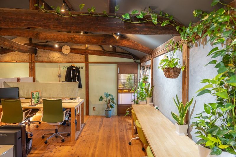 古民家コワーキングスペースCOMMUNE泉佐野 コワーキングスペース（ドロップイン）の室内の写真