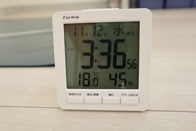 温度、湿度がわかる電波時計 - レンタルスタジオ「rtam」 ヨガ/ピラティス/トレーニングスタジオの設備の写真