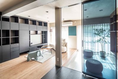 自然光がすっと入るリビング - スぺパ！井荻 スぺパ！Studio103の室内の写真