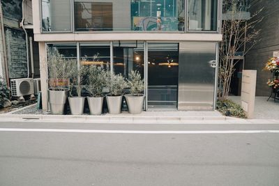 神宮前２丁目交差点から外苑西通り途中にある路面店になります。 - ÉF 様々なご要望に対応可能なスペースとなっています。の外観の写真