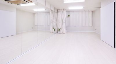 レンタルスタジオNONO 元町駅前店の室内の写真