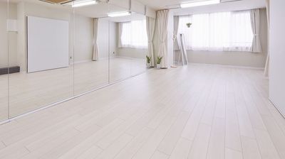 レンタルスタジオNONO 元町駅前店の室内の写真