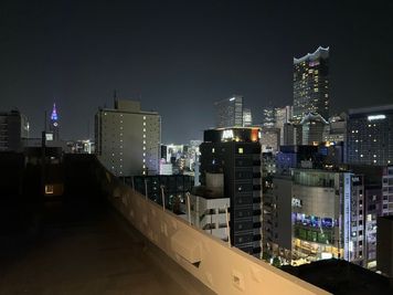 【103+R】新宿・歌舞伎町｜最上階SkyLab付帯の屋上絶景スタジオ｜撮影・配信・SNS - 新宿・歌舞伎町・最上階SkyLab｜屋上絶景スタジオ
