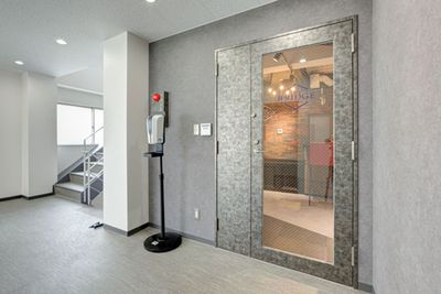 建物入口 - ブリッジレンタルオフィス レンタルスペース　Room4の入口の写真