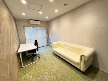 【瑞江駅徒歩1分】鍵付き完全プライベート空間/安心セキュリティ/スタッフ常駐/冷蔵庫付き/飲食可 - ブリッジレンタルオフィス