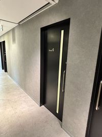室内入り口 - ブリッジレンタルオフィス レンタルスペース　Room4の入口の写真
