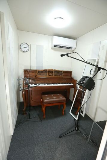 カワイアップライトピアノKL11F完備 - 音楽練習スタジオ　アルトポンテ 音楽練習スタジオ　アルトポンテ Bスタジオの設備の写真