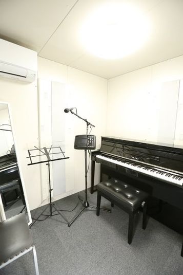 ヤマハ ハイブリッドピアノUN1完備 - 音楽練習スタジオ　アルトポンテ 音楽練習スタジオ　アルトポンテ　Dスタジオの室内の写真
